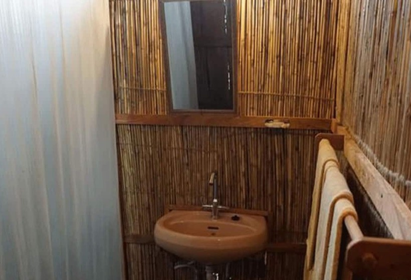 هتل Tigertops Elephant Camp