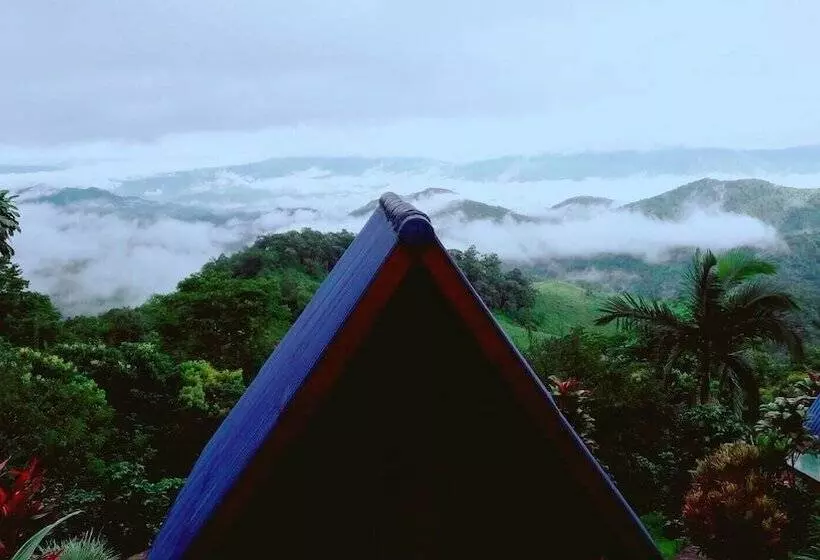 Hotelli Ukrist Farm Hill Resort