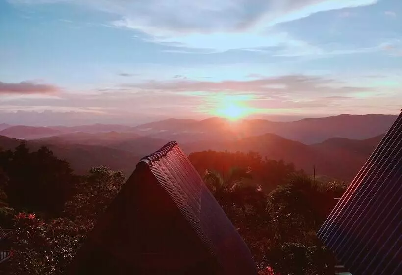 Hotelli Ukrist Farm Hill Resort