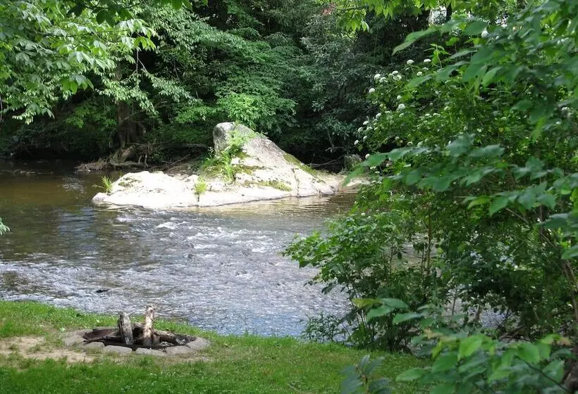 Linville River Log Cabins