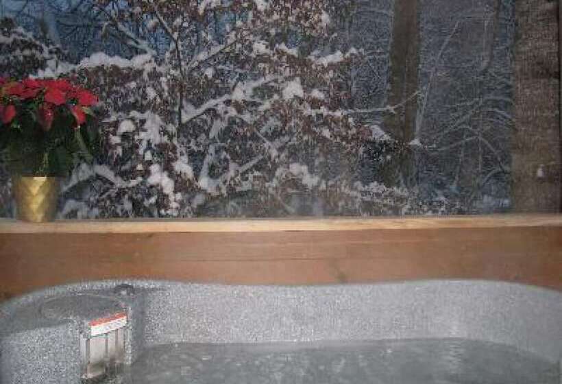 Linville River Log Cabins