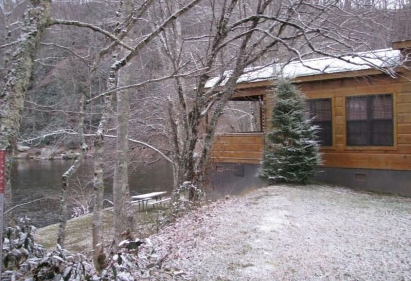 Linville River Log Cabins