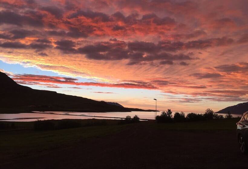 פנסיון Arnarnes Paradis