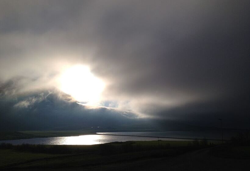 פנסיון Arnarnes Paradis