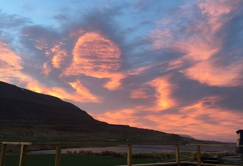 פנסיון Arnarnes Paradis