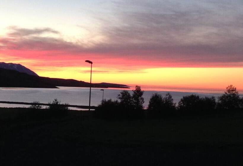 פנסיון Arnarnes Paradis