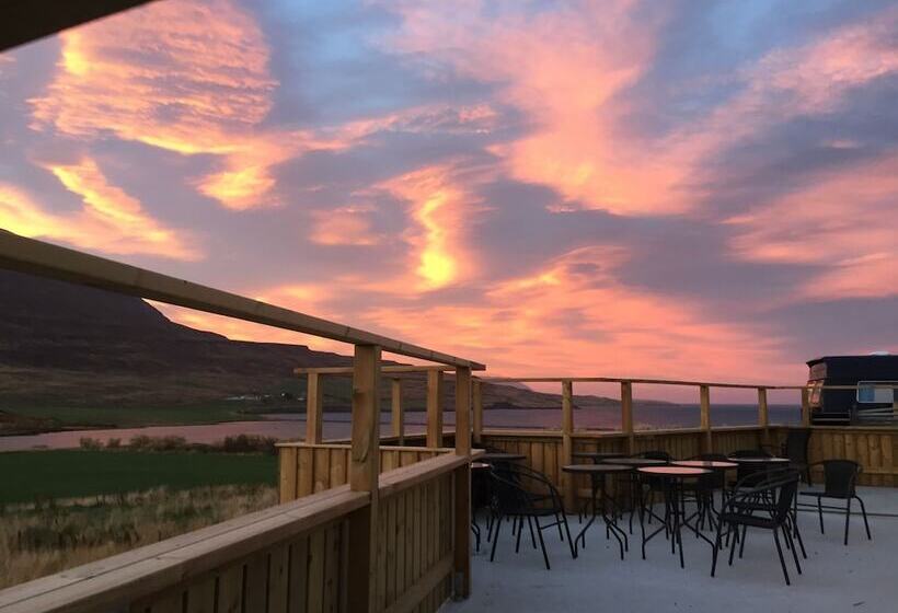 פנסיון Arnarnes Paradis