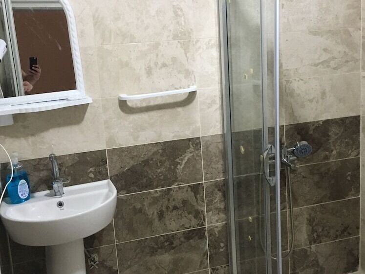 بنسيون Lombane Apart