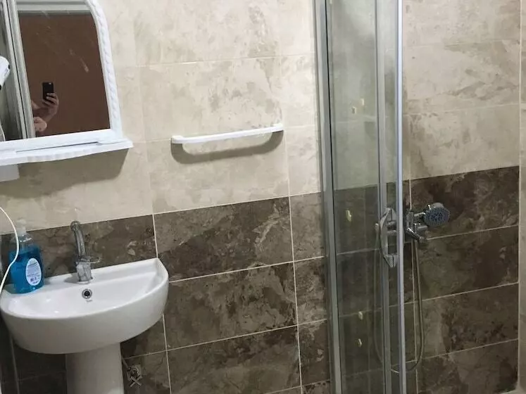 Majatalo Lombane Apart