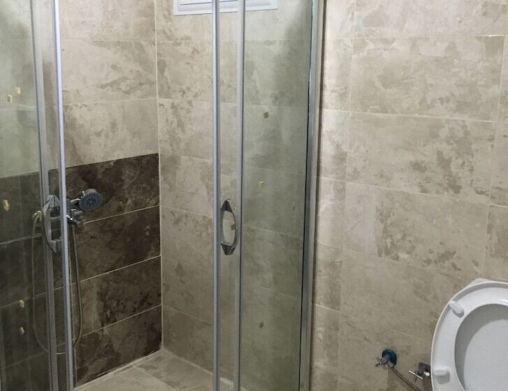 بنسيون Lombane Apart