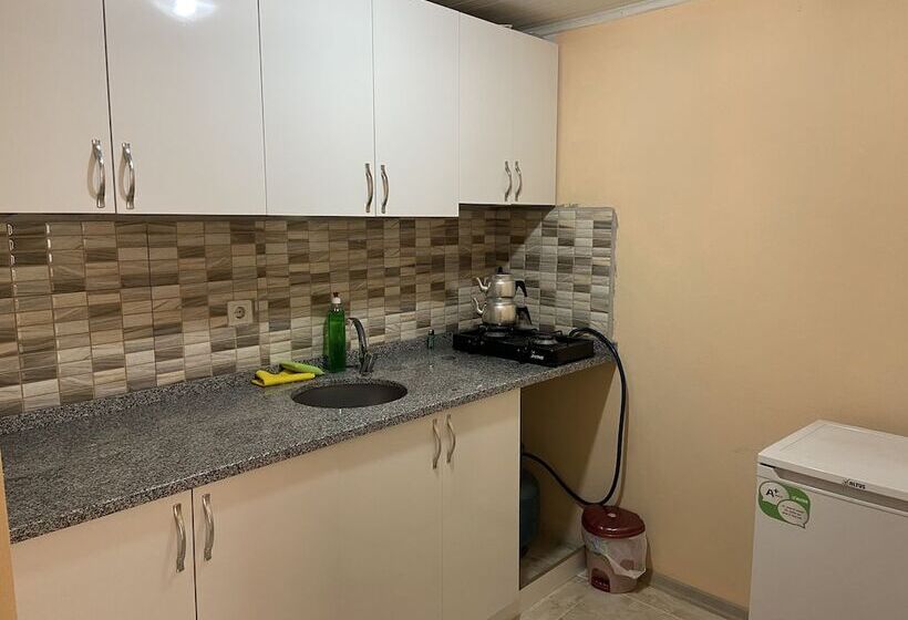 بنسيون Lombane Apart