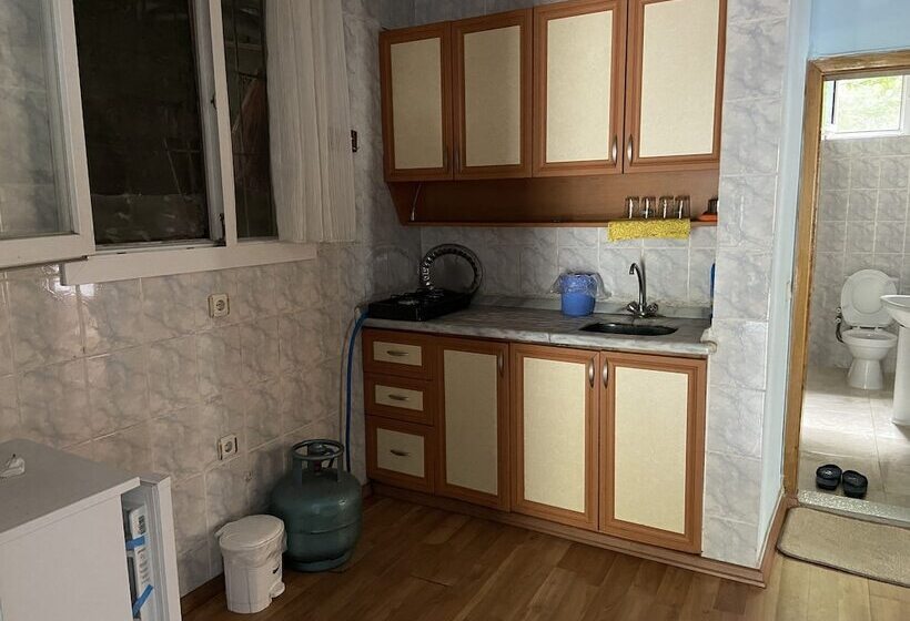 بنسيون Lombane Apart