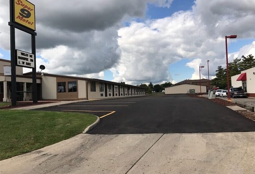 Super 9 Motel