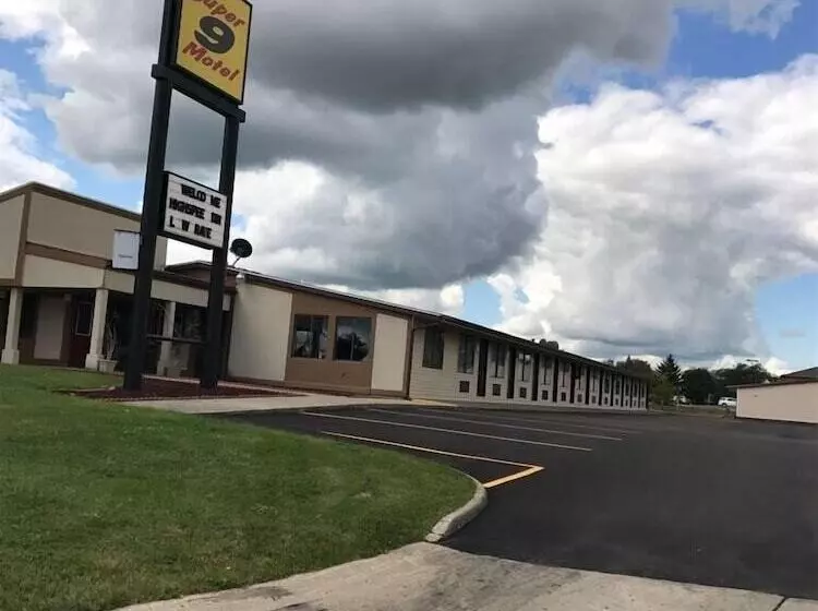 Super 9 Motel
