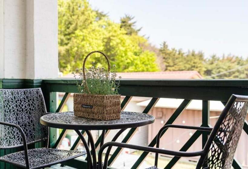 Taean Baja California Pension