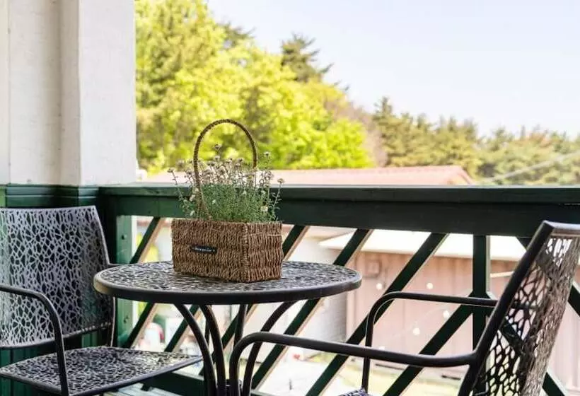 Taean Baja California Pension