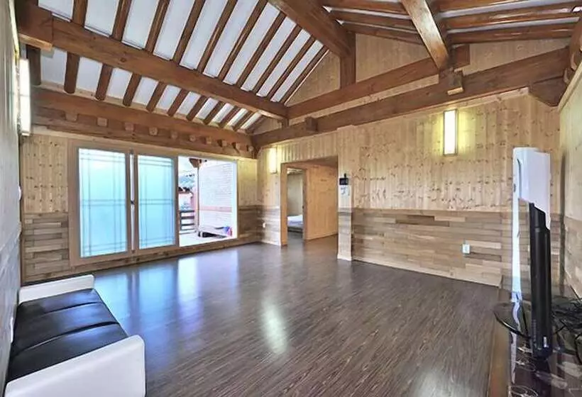 Yong Yejik Hanok Pension