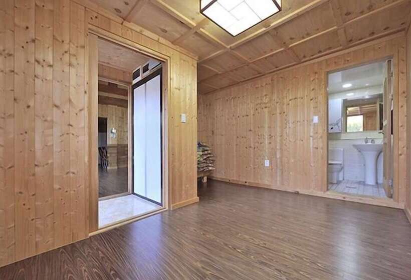 Yong Yejik Hanok Pension