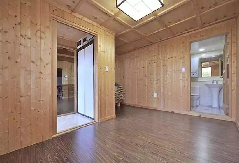 Yong Yejik Hanok Pension