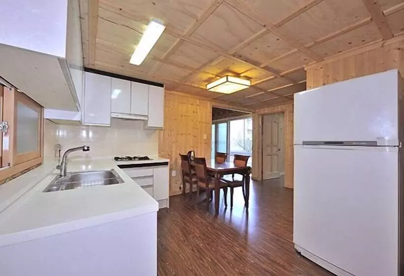 Yong Yejik Hanok Pension