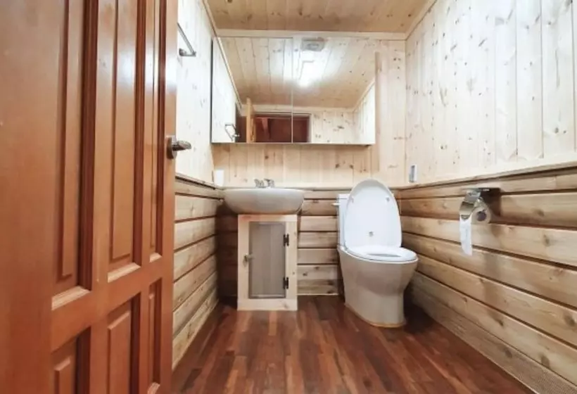 Yong Yejik Hanok Pension