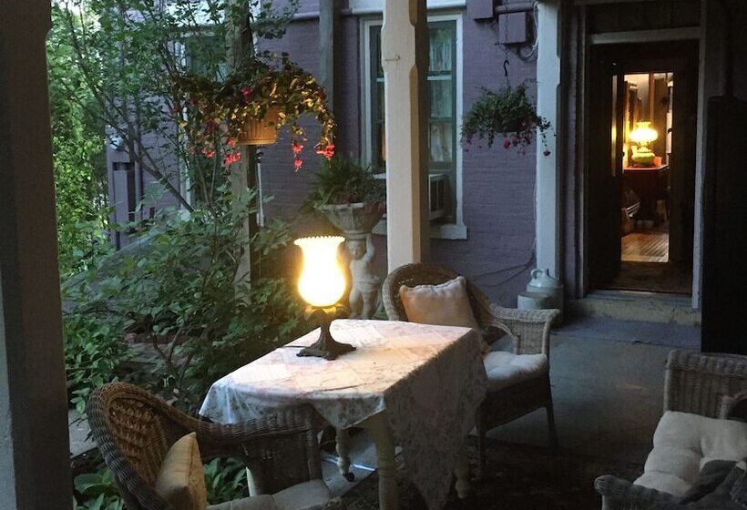 تختخواب و صبحانه Annie Wiggins Guest House