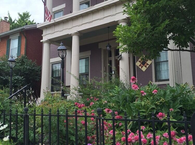 تختخواب و صبحانه Annie Wiggins Guest House