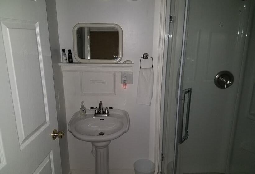 مبيت وإفطار The Old Victorian Inn