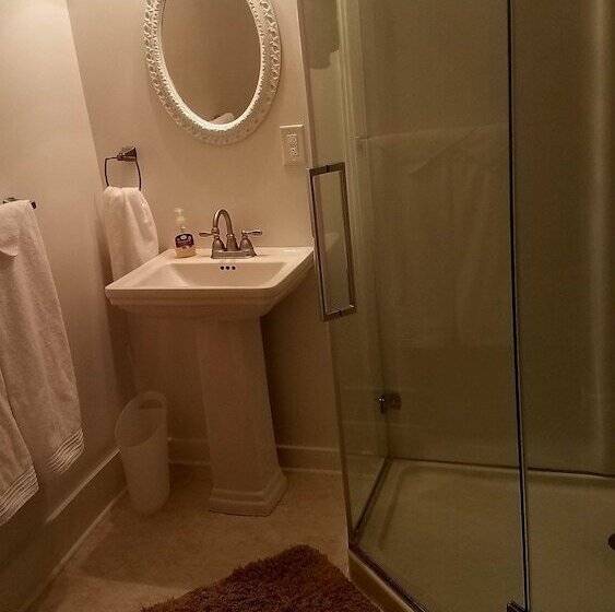 مبيت وإفطار The Old Victorian Inn