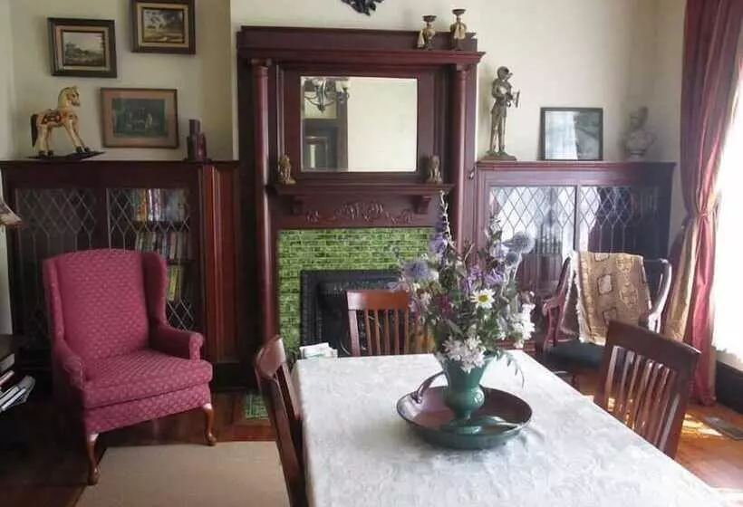 ベッドアンドブレックファースト The Old Victorian Inn