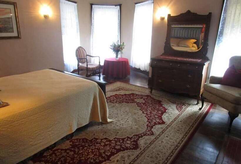 مبيت وإفطار The Old Victorian Inn