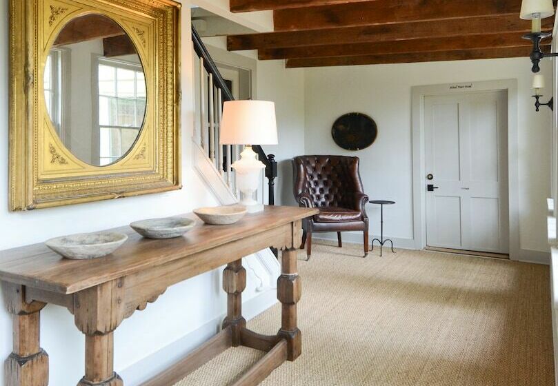 ベッドアンドブレックファースト The Rooms Up There