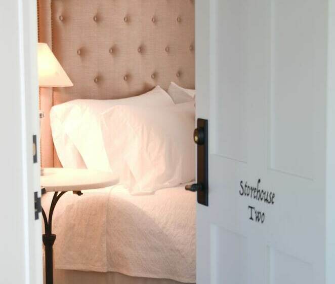 ベッドアンドブレックファースト The Rooms Up There