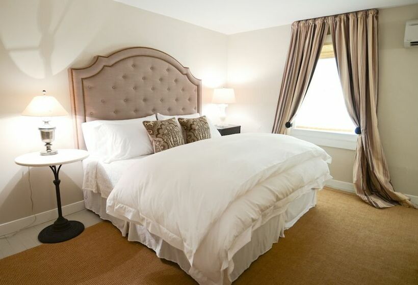 ベッドアンドブレックファースト The Rooms Up There