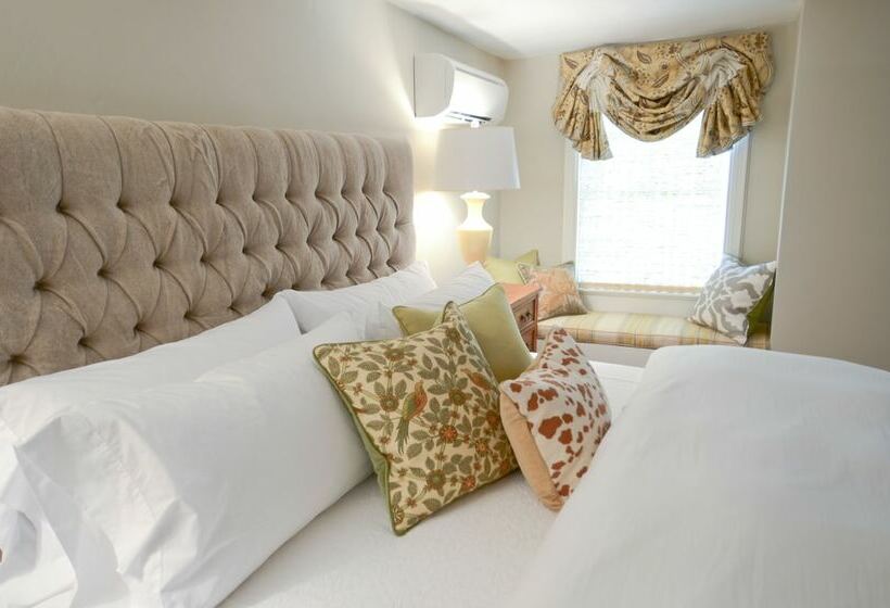 ベッドアンドブレックファースト The Rooms Up There