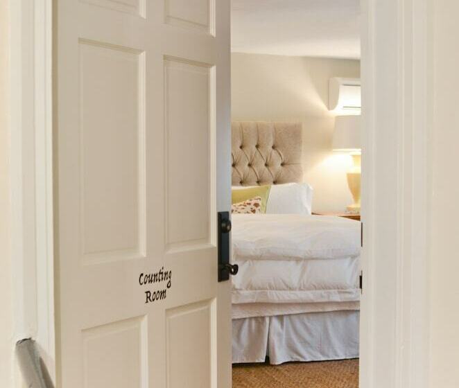 ベッドアンドブレックファースト The Rooms Up There