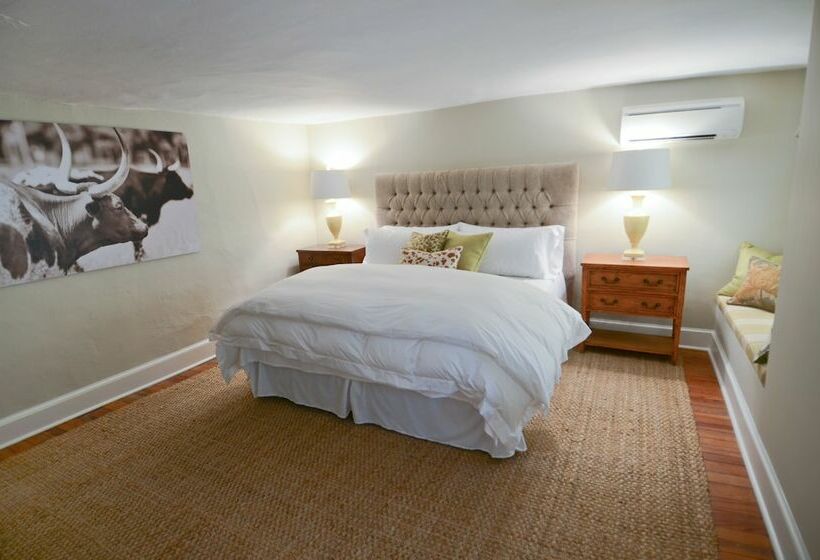 ベッドアンドブレックファースト The Rooms Up There