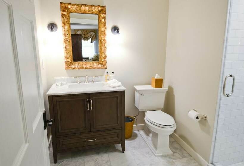 ベッドアンドブレックファースト The Rooms Up There