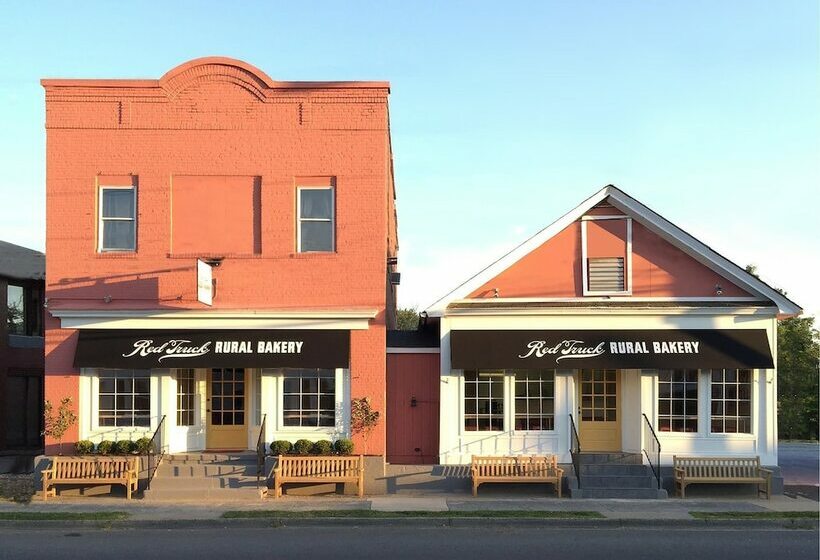 ベッドアンドブレックファースト The Rooms Up There