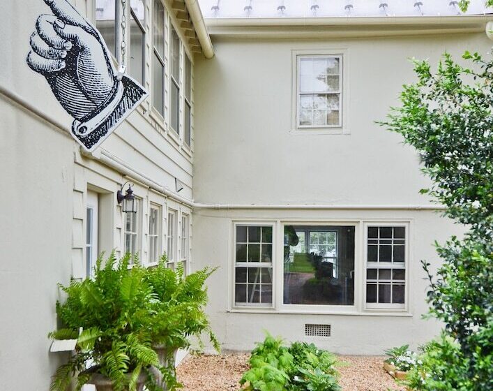 ベッドアンドブレックファースト The Rooms Up There