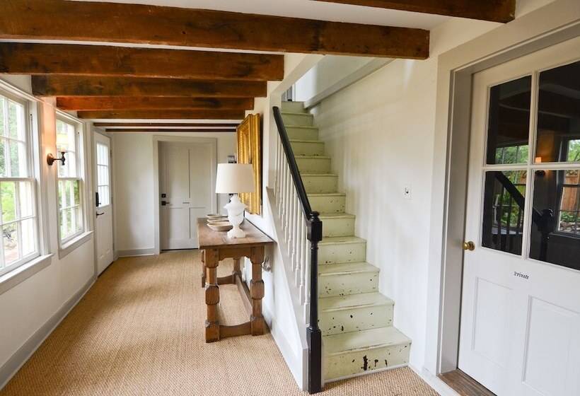 ベッドアンドブレックファースト The Rooms Up There