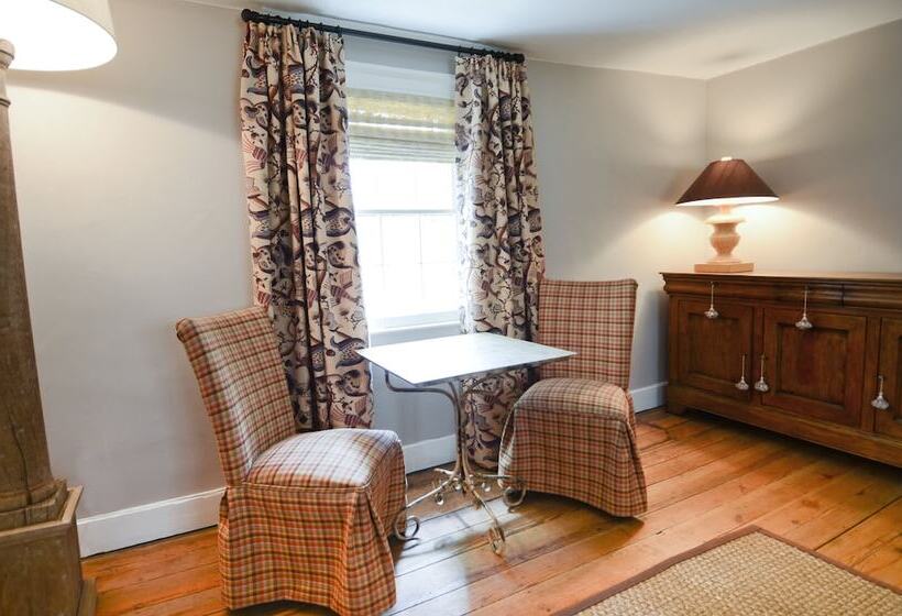 ベッドアンドブレックファースト The Rooms Up There