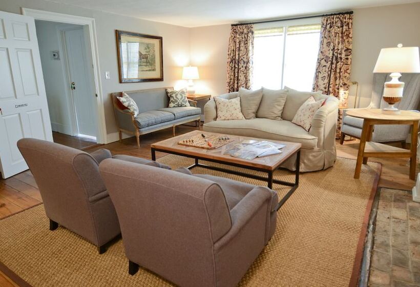 ベッドアンドブレックファースト The Rooms Up There