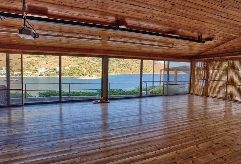 Evia Silence Boutique