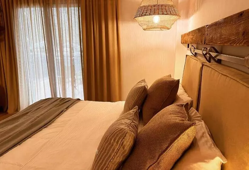 Evia Silence Boutique