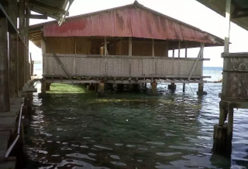 簡易ホテル Cabañas Ukuptupu