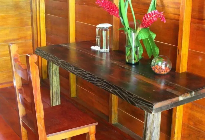هتل ñape Lodge