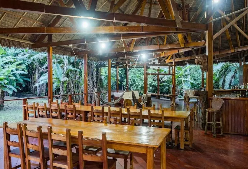 هتل ñape Lodge