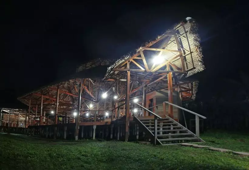 هتل ñape Lodge
