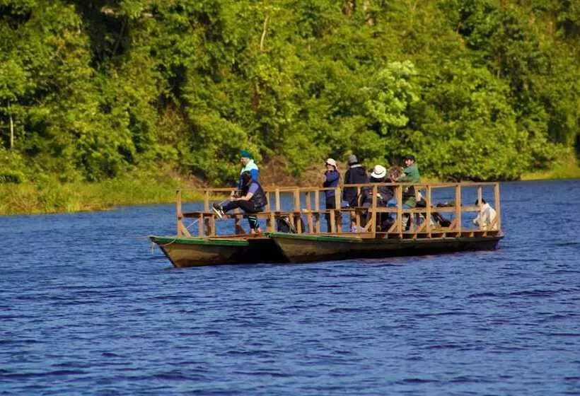 هتل ñape Lodge